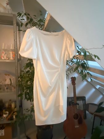 WEISSES PUFFÄRMEL-KLEID