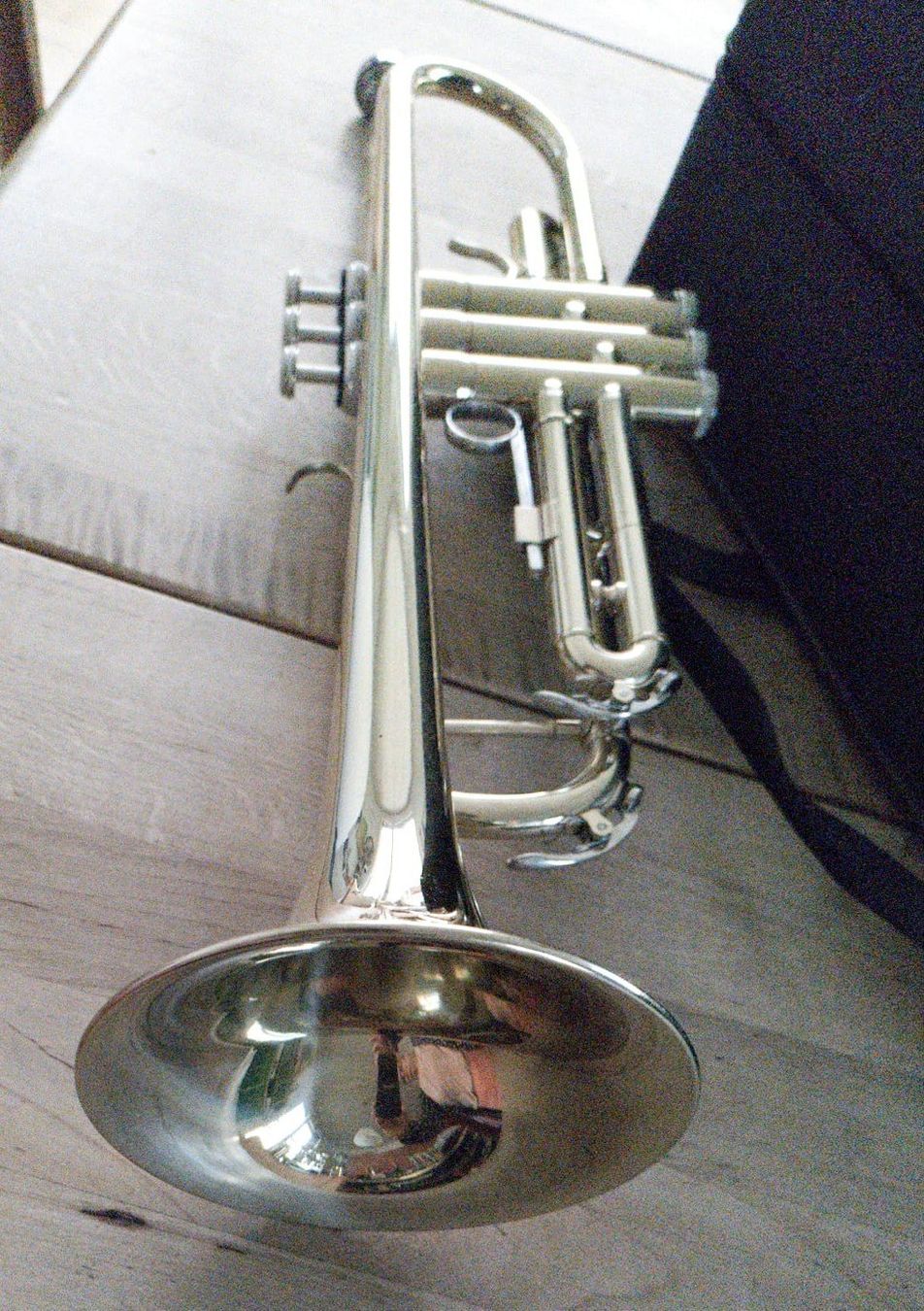 Musikinstrumente: Trompete Gold Messing mit Koffer gebraucht – Gebraucht aus Baldegg von Arjona 3