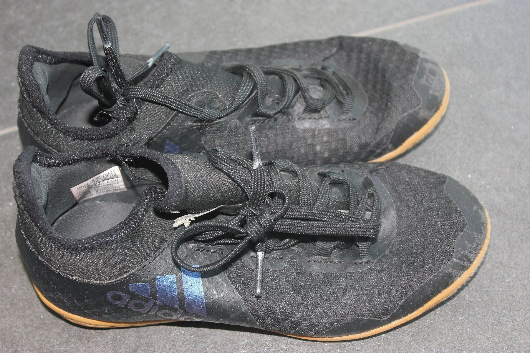 Adidas Schuhe für Jungen: Adidas Hallenschuhe Grösse 34 – Gebraucht aus Pratteln von Miki_ 1