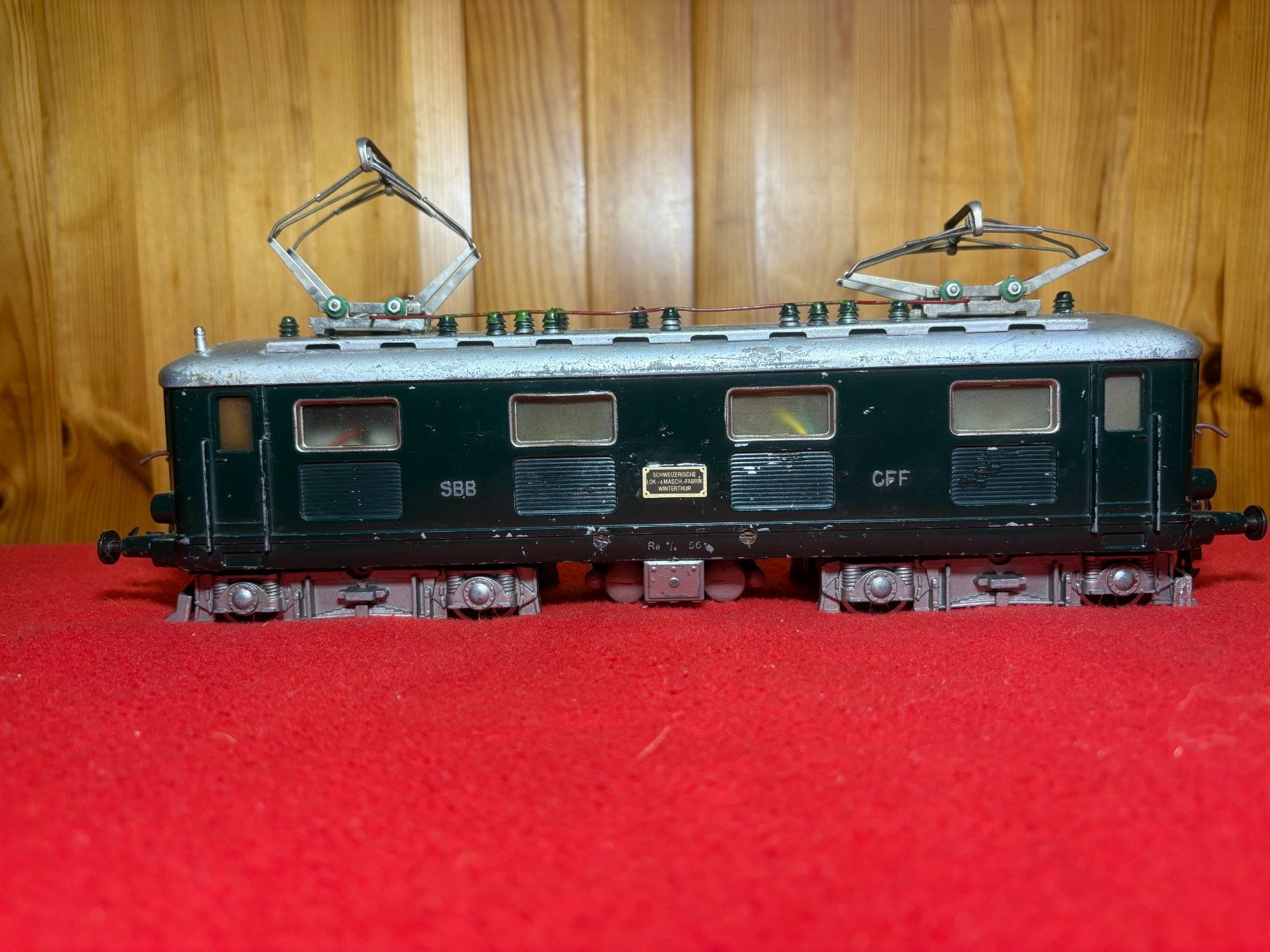 Hag Modellini di ferrovie: HAG Re 4/4 Pendelzugversion, einmotorig, 3-Leiter – Usato da Hombrechtikon venduto da mch_8tkf