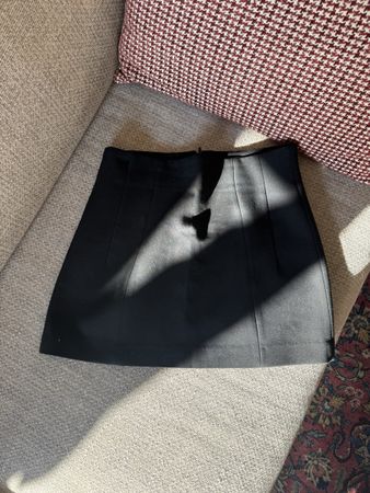 Zara Black Mini Skirt, Size M - Perfect for Autumn!