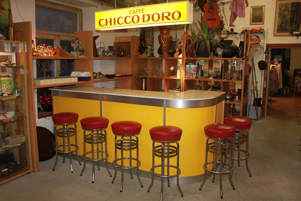 Bartheke mit 6 Barhockern und Chicco D'Oro Leuchtreklame (Gebraucht) in