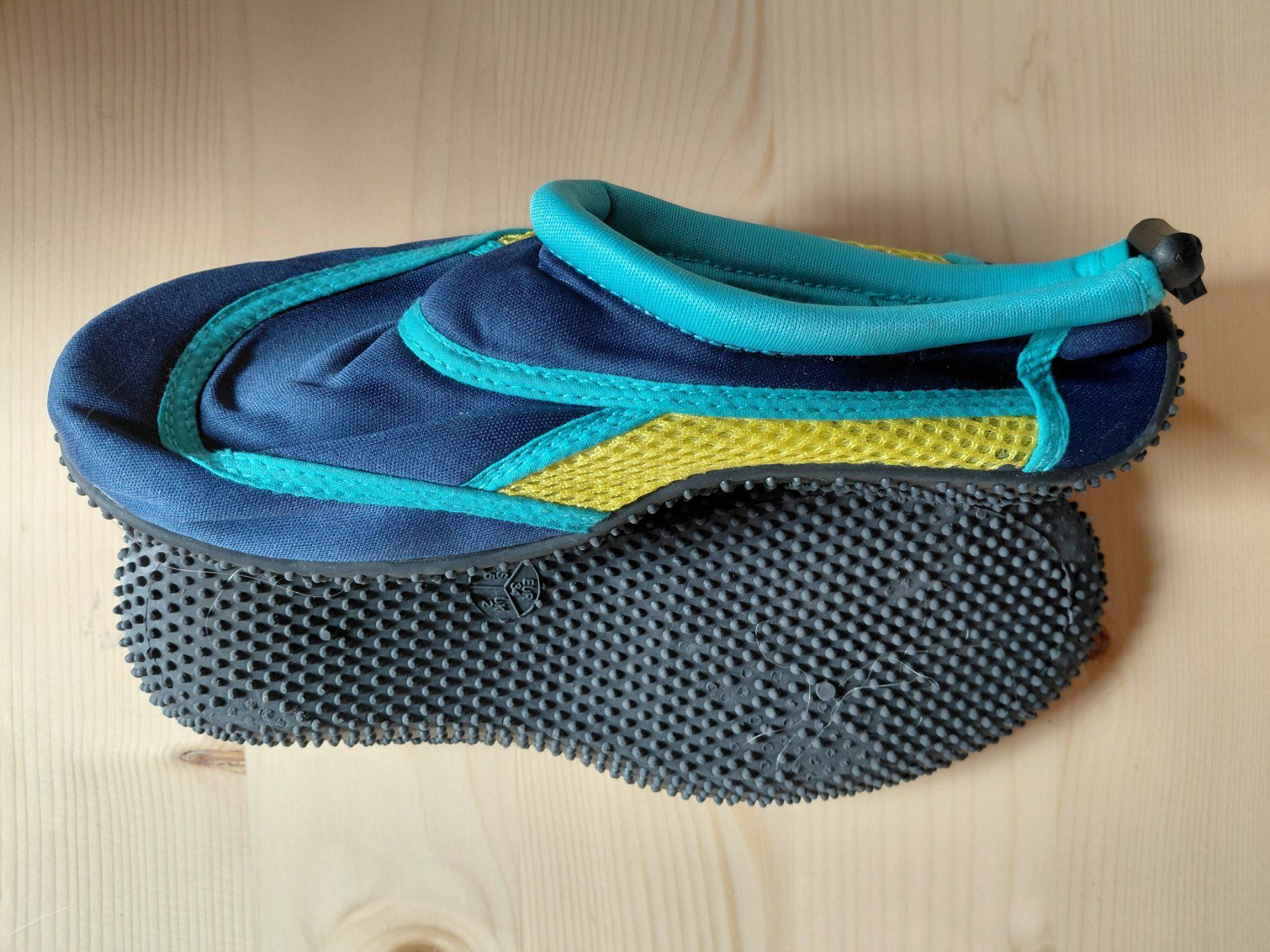 Scarpe per ragazzi: Badeschuhe Gr. 34 – Usato da Turgi venduto da aprilhexxe 1