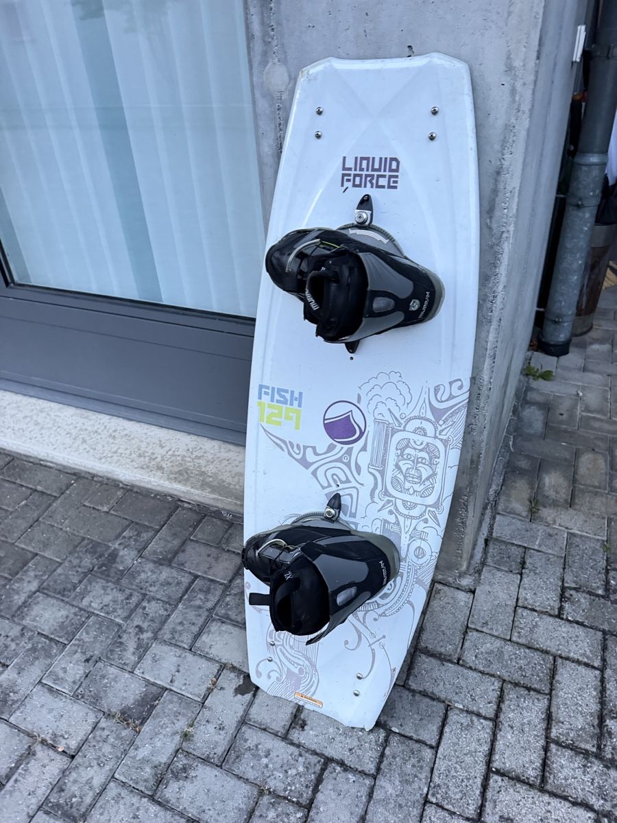 Surfboards & Schwimmbrette: Wakeboard Liquid Force Fish 127 mit Bindung Murray 9 – Gebraucht aus Mollis von Glarnerland 1