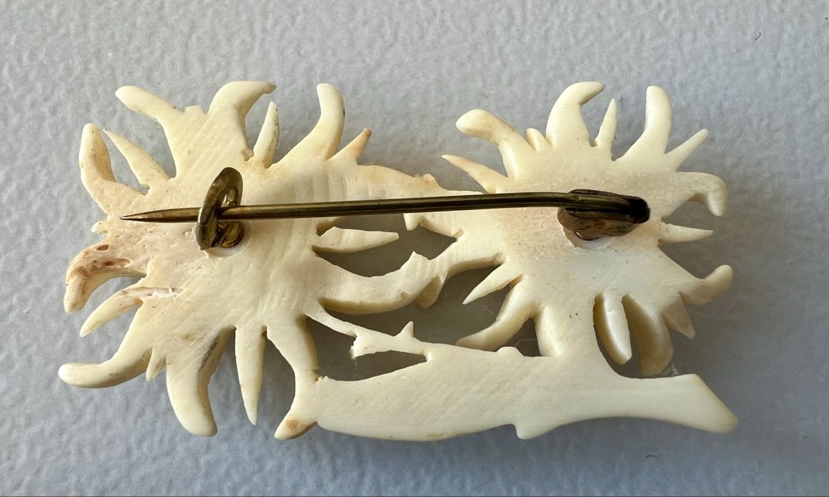 Broches & Aiguilles: Brosche, Edelweiss, Material ev.Bein, mit Originalverpackung – D'occasion à Schaffhausen par Sonne25 3
