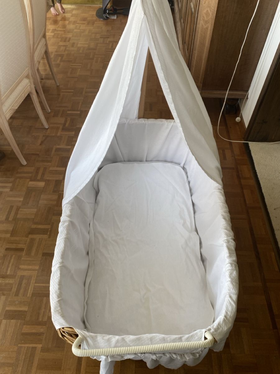 Culle: Moses basket with canopy white. – Usato da Schwyz venduto da sop_g97x 1