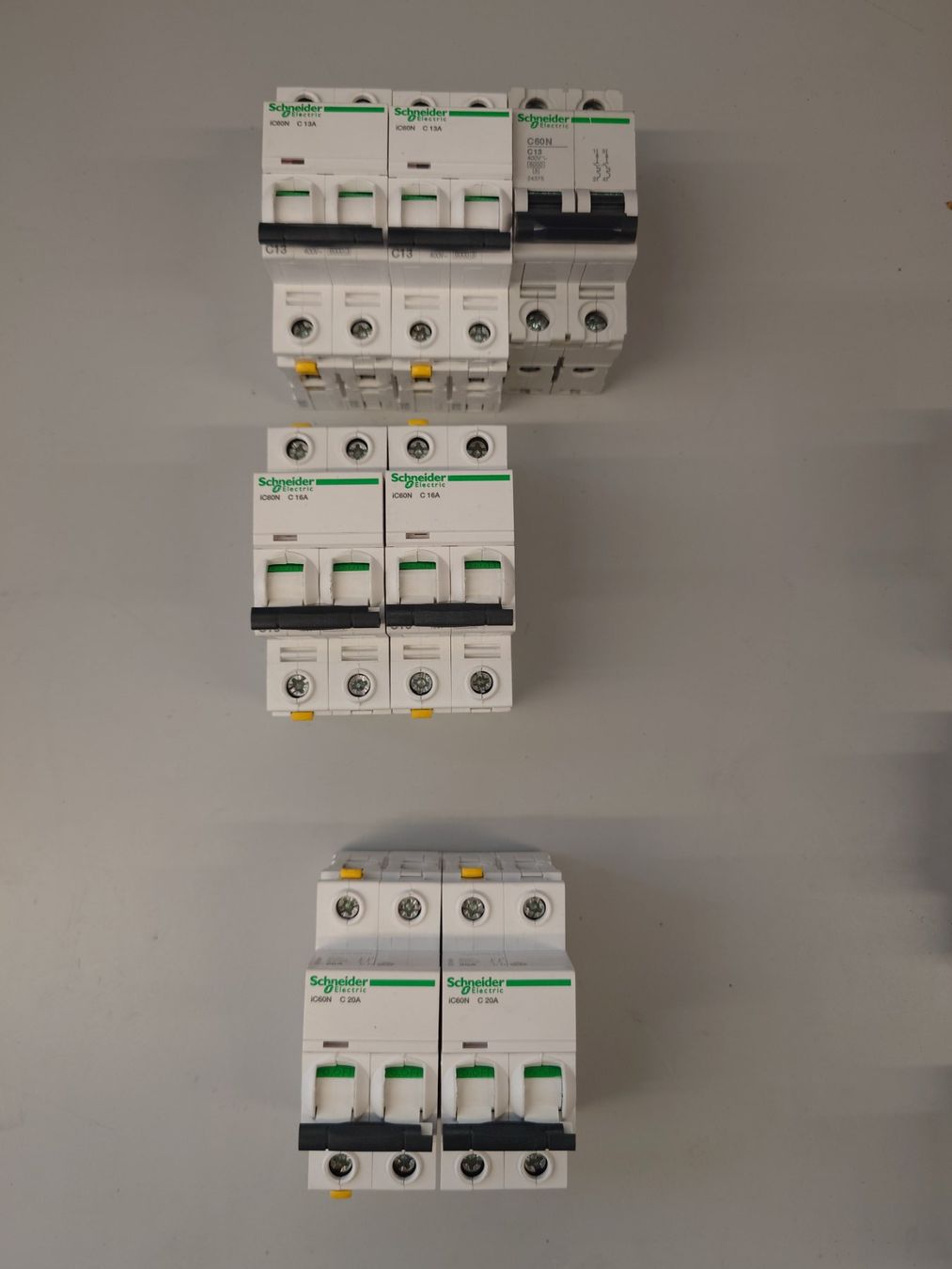 Interruttori: Schneider Electric Leitungsschutzschalter und FI – Usato da Thun venduto da werft_thun 1