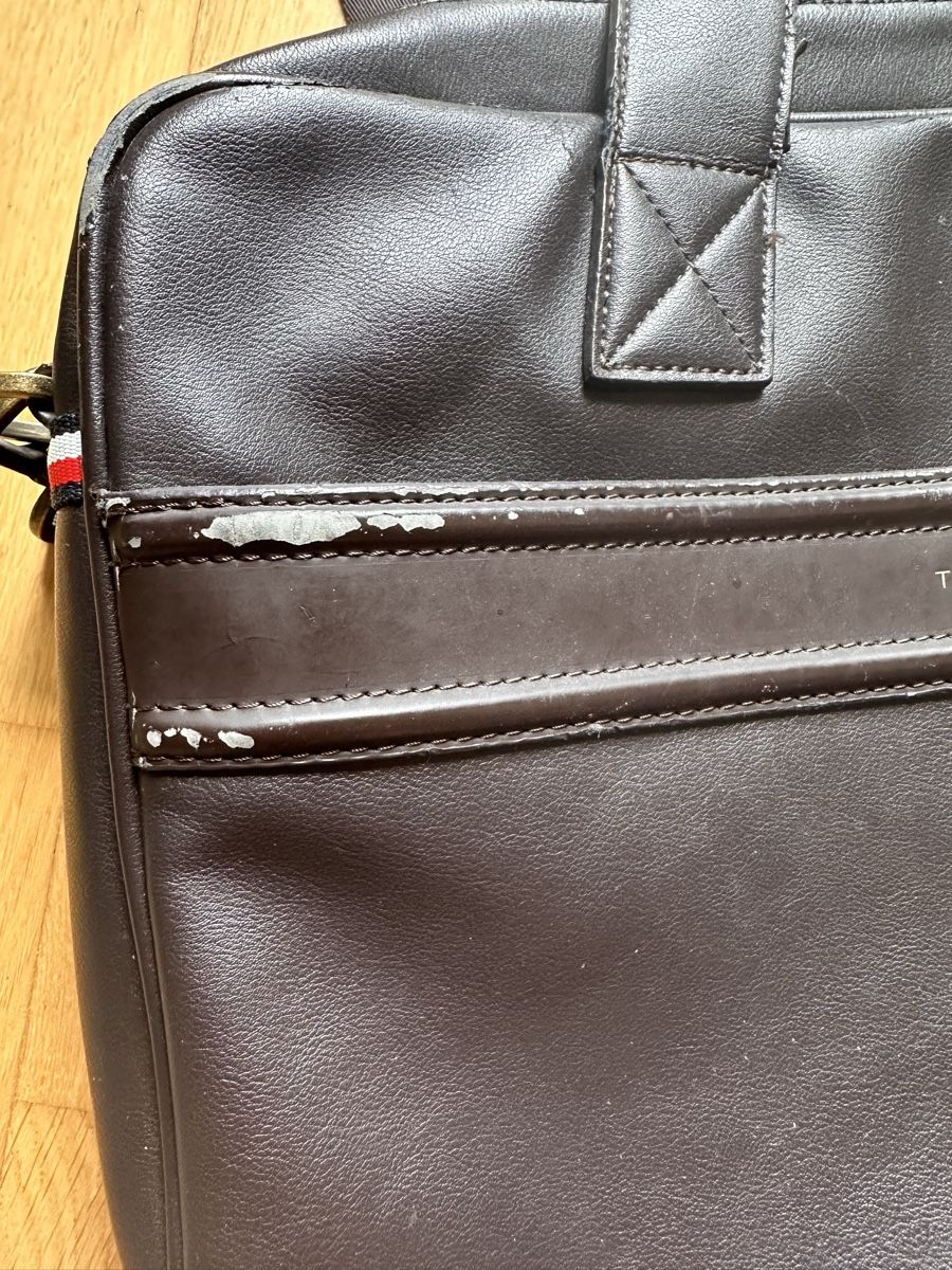 Tommy Hilfiger Borse: Tommy Hilfiger Laptop Bag Brown Fair Condition – Difettoso da Horgen venduto da ger_2y92 1
