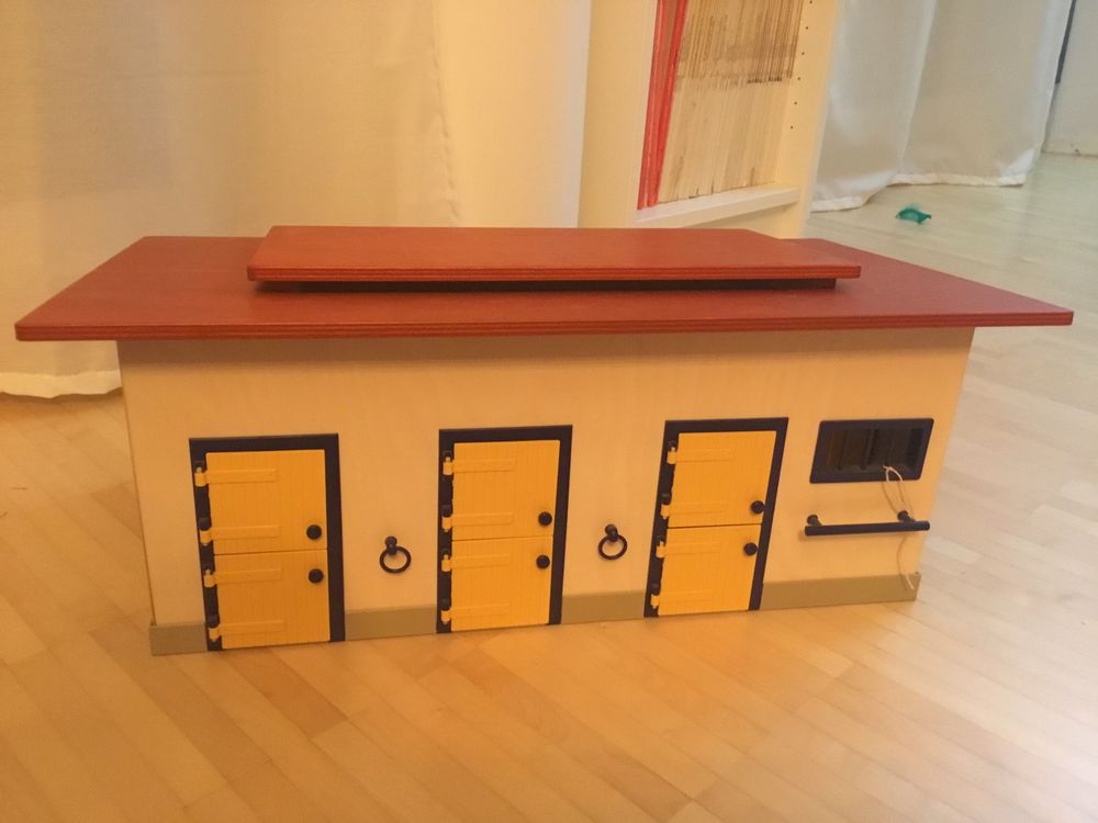  Schleich Pferdestall aus Holz (Gebraucht) in Luzern für CHF 30 – mit Motiv 