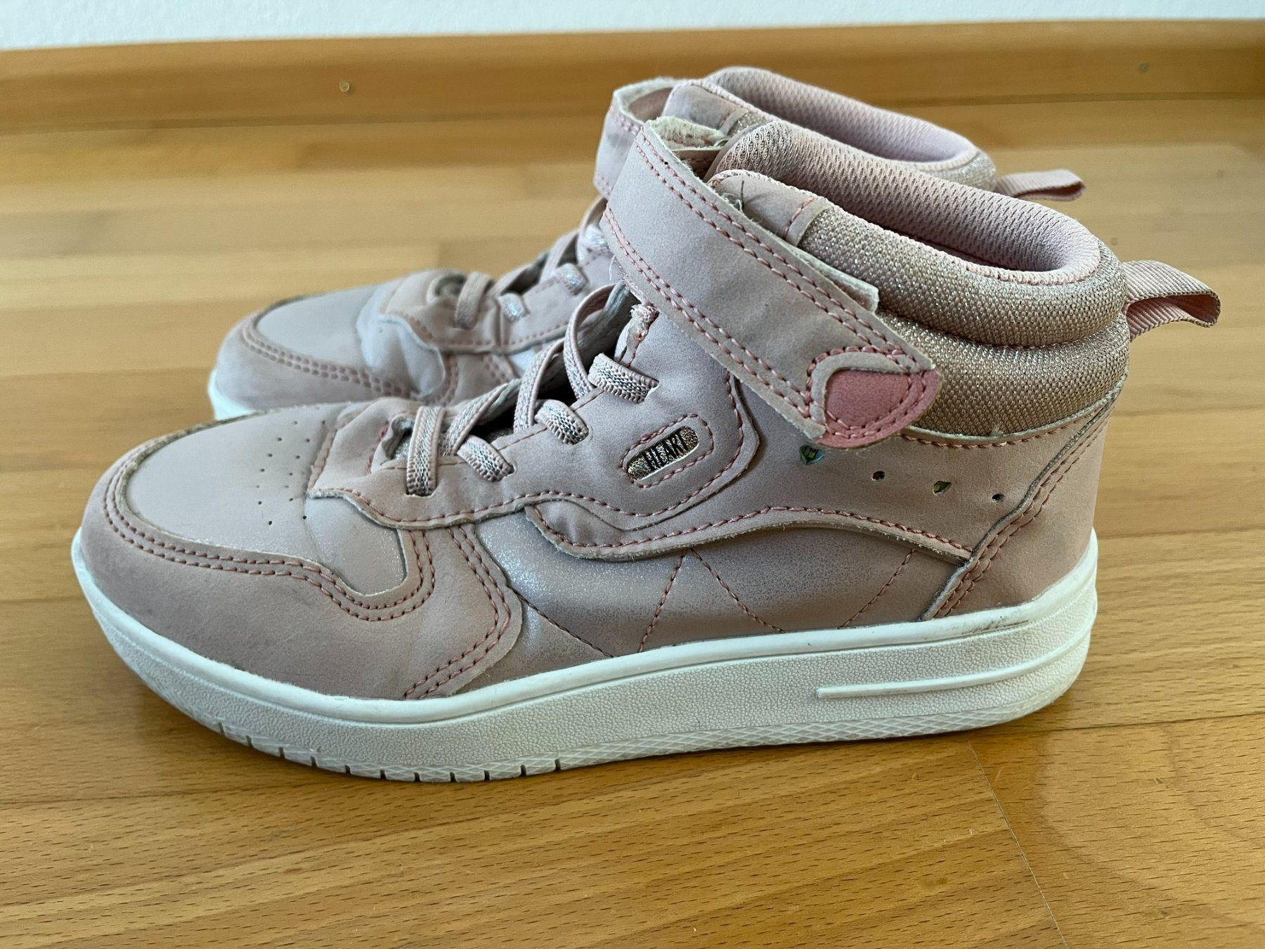 Schuhe für Mädchen: Mädchen Sneaker mit Blinkfunktion, Gr. 35 – Gebraucht aus Muttenz von Juvenile33 1