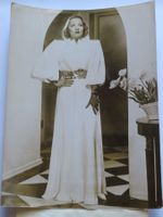 Marlene Dietrich in verschollenem Kleid + Rubinschmuck, 1950