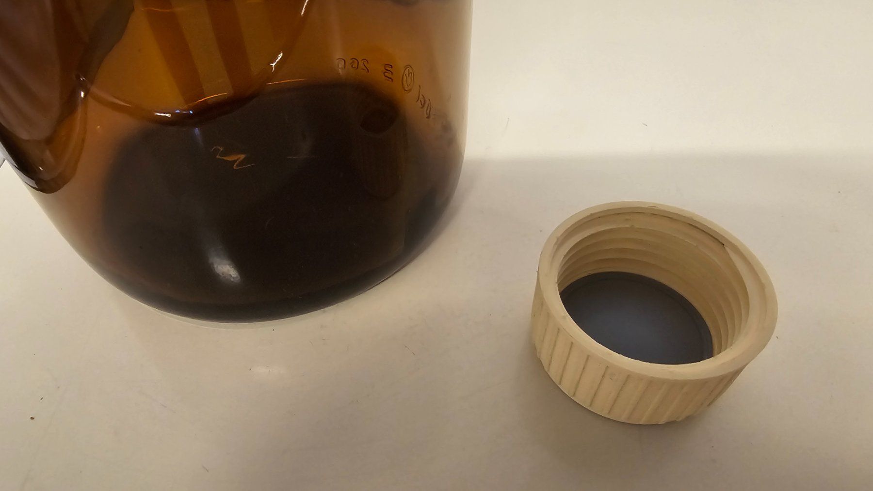 Tutte le decorazioni: Apotheke, wunderschöne braune Glasflasche 250cl – Usato da Zürich venduto da Bobesfee 4