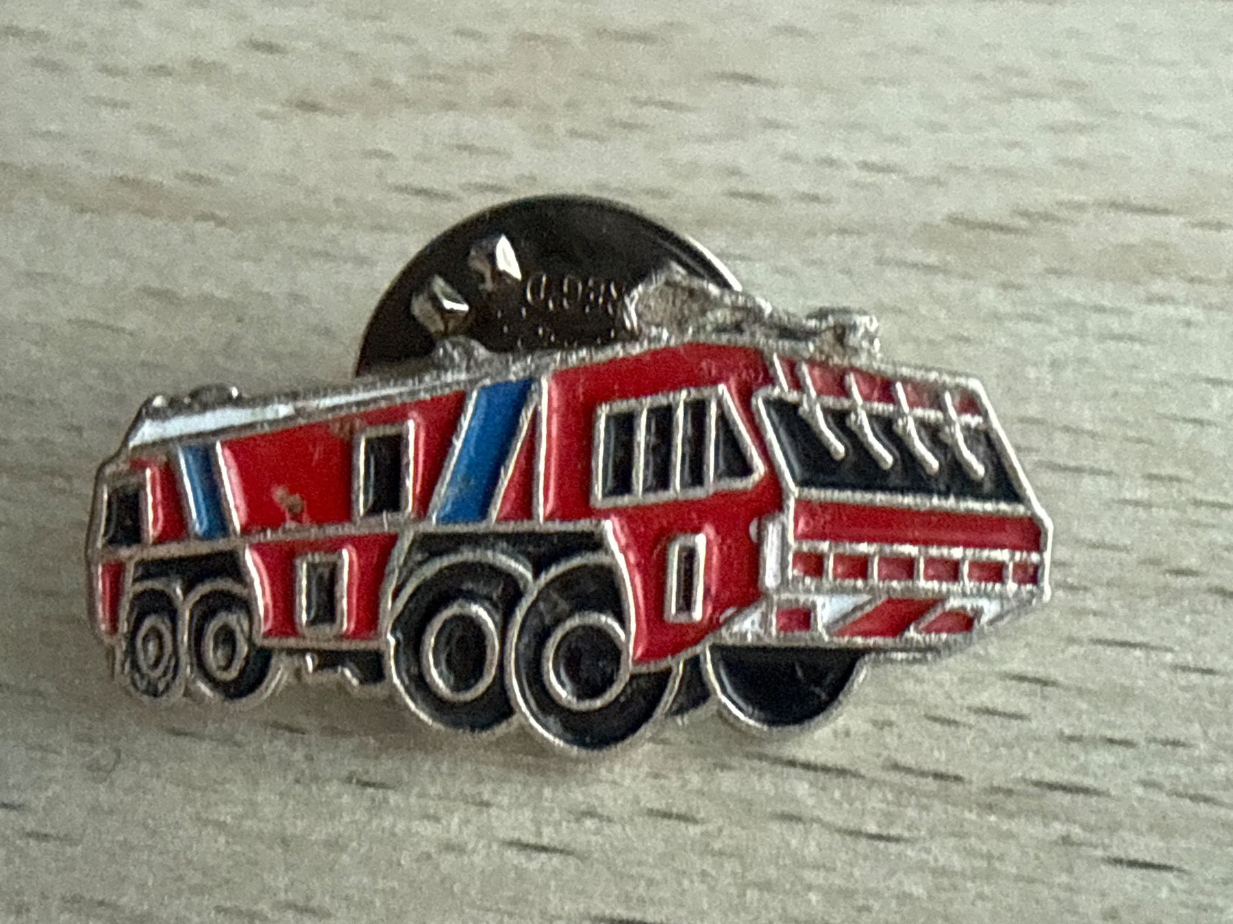 Plaquettes & Badges: Pin Feuerwehrauto – D'occasion à Glattbrugg par Schweigmatt