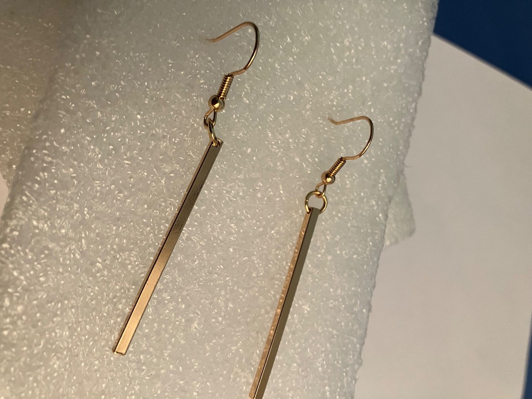 Orecchini pendenti & Orecchini a lobo: Modeschmuck, Goldfarbene Ohrhänger, Stifte, 6 cm lang – Nuovo (secondo la descrizione) da Affoltern am Albis venduto da Dlotti 1