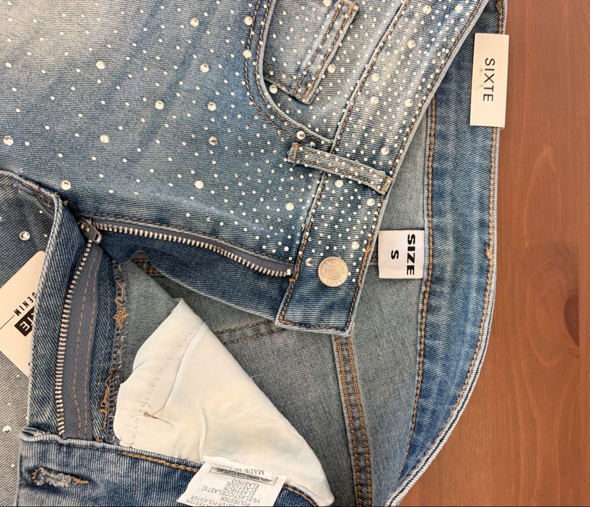 Hosen: Kurze Hosen mit Brillanten – Neu und originalverpackt aus Luzern von Arbey_romero80 2