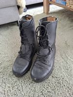 Neue Kampfstiefel