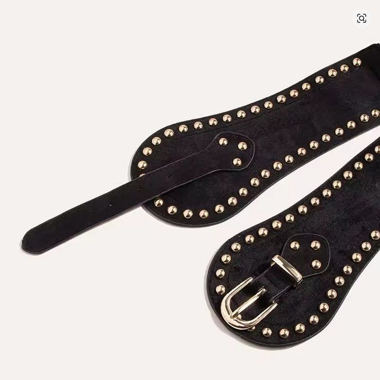 Cinture: Breiter elastischer Gürtel aus Wildleder mit Nieten – Nuovo e nell'imballaggio originale da Lausanne venduto da FASHION-WORLD-SHOP 5