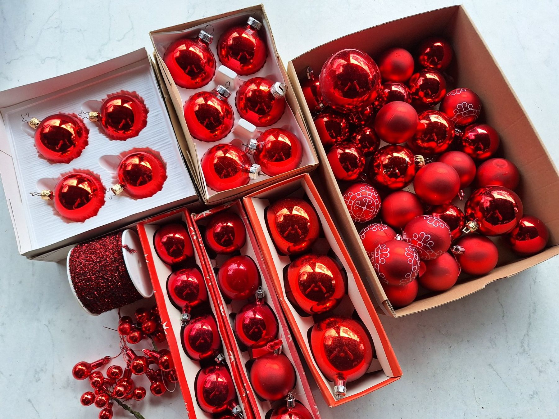 Alle Dekorationen: WEIHNACHTBAUMKUGELN CHRISTBAUMKUGELN – Gebraucht aus Huttwil von Kunterbuntli