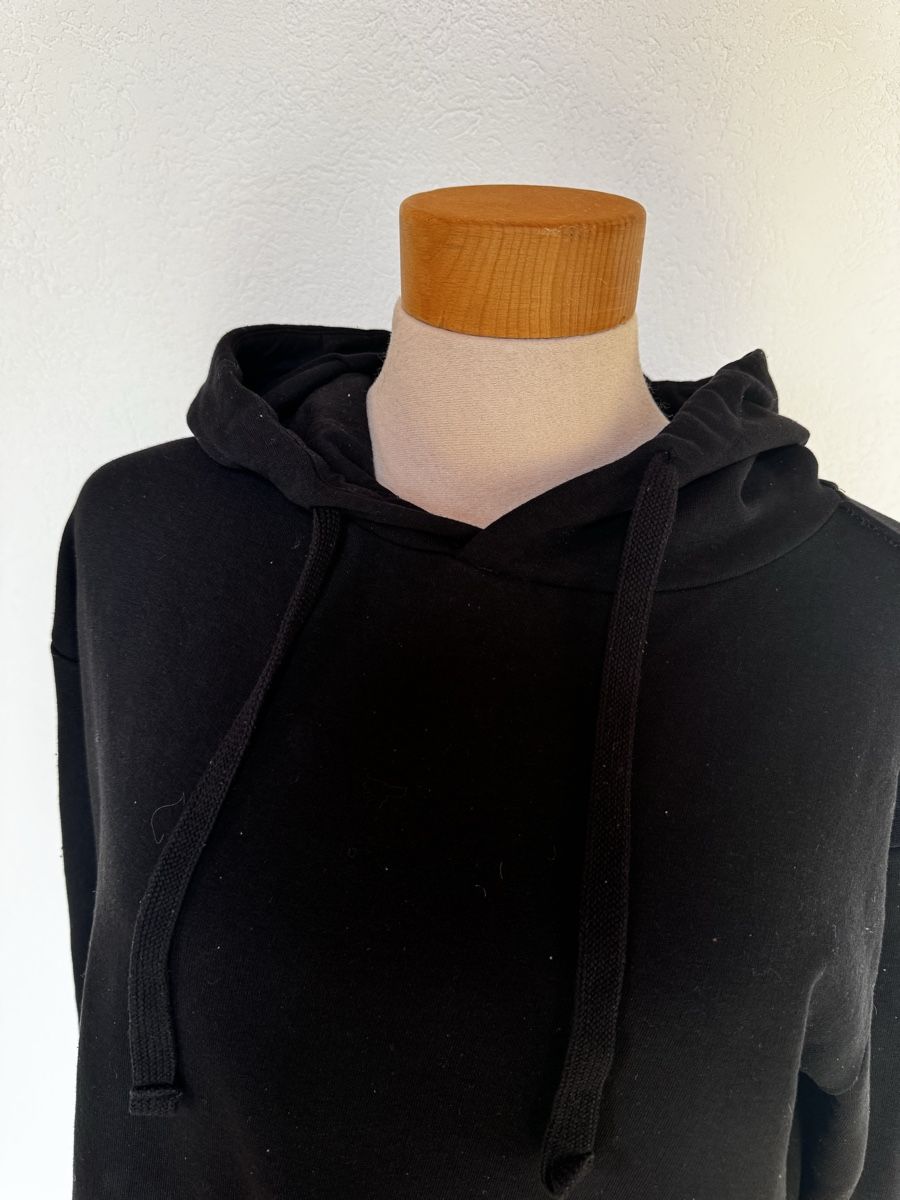Maglioni & Felpe: Hoodie Oversized / Schwarz / Grösse S – Usato da Hünibach venduto da s.leptir 2