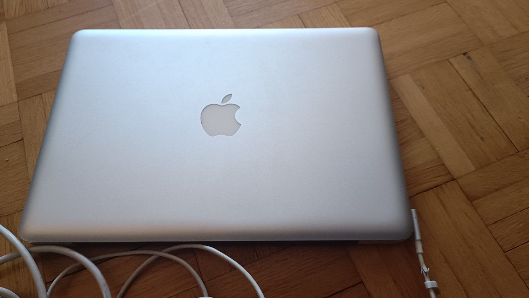 Apple Portables: Apple MacBook Pro, defekt, mit Ladegerät – Défectueux à Zürich par Ursli33 2