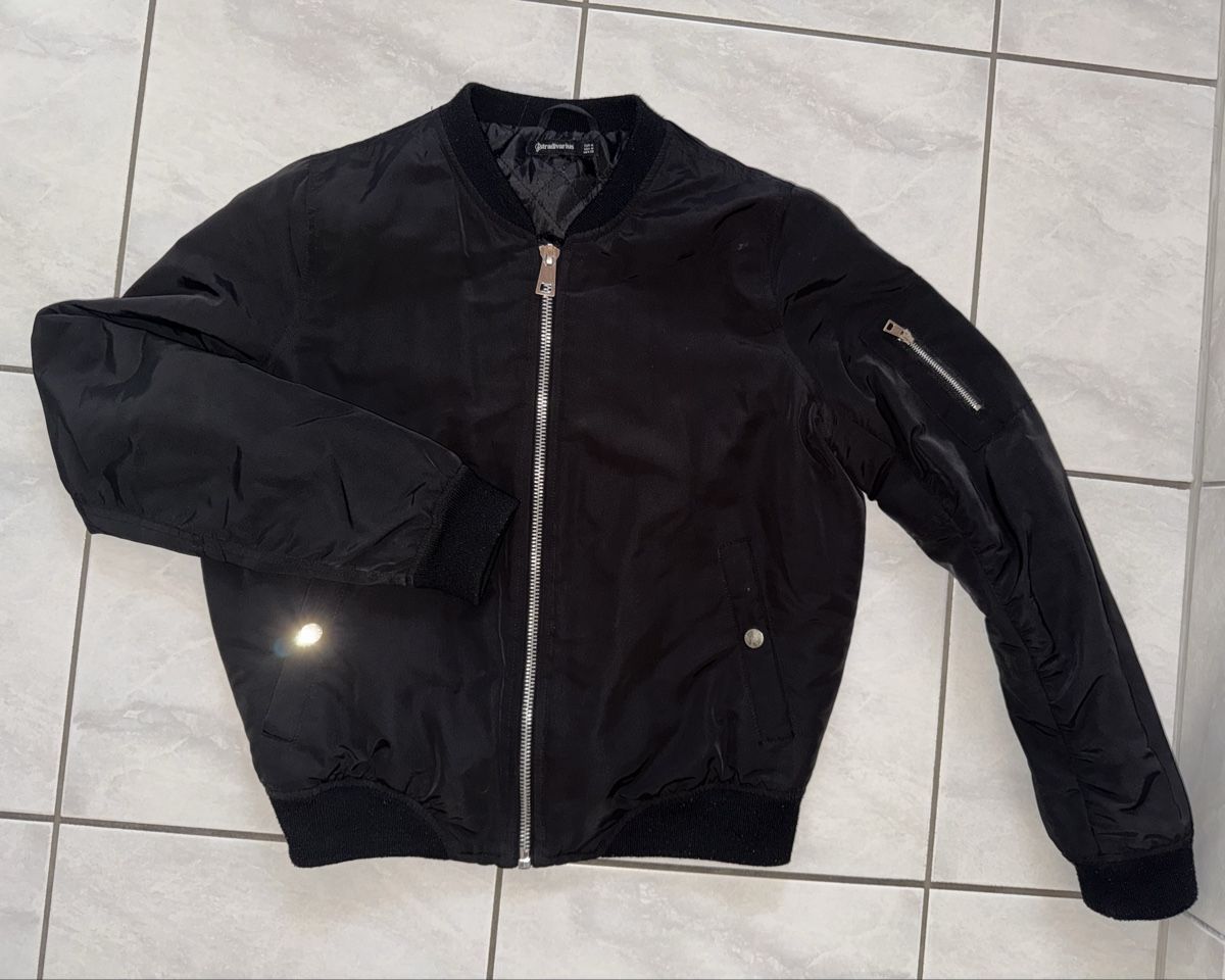 Stradivarius Giacche: Schwarze Stradivarius Bomber Jacke – Usato da Hergiswil NW venduto da kaufe_bei_kaufmann
