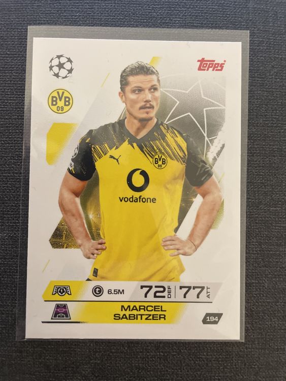 Portachiavi Borussia Dortmund BVB 09 Con Angelo Custode Portafortuna: Accessorio Ufficiale Con Moschettone, Outfit Del Borussia E Logo. Ideale Per Tifosi E Collezionisti. - 2