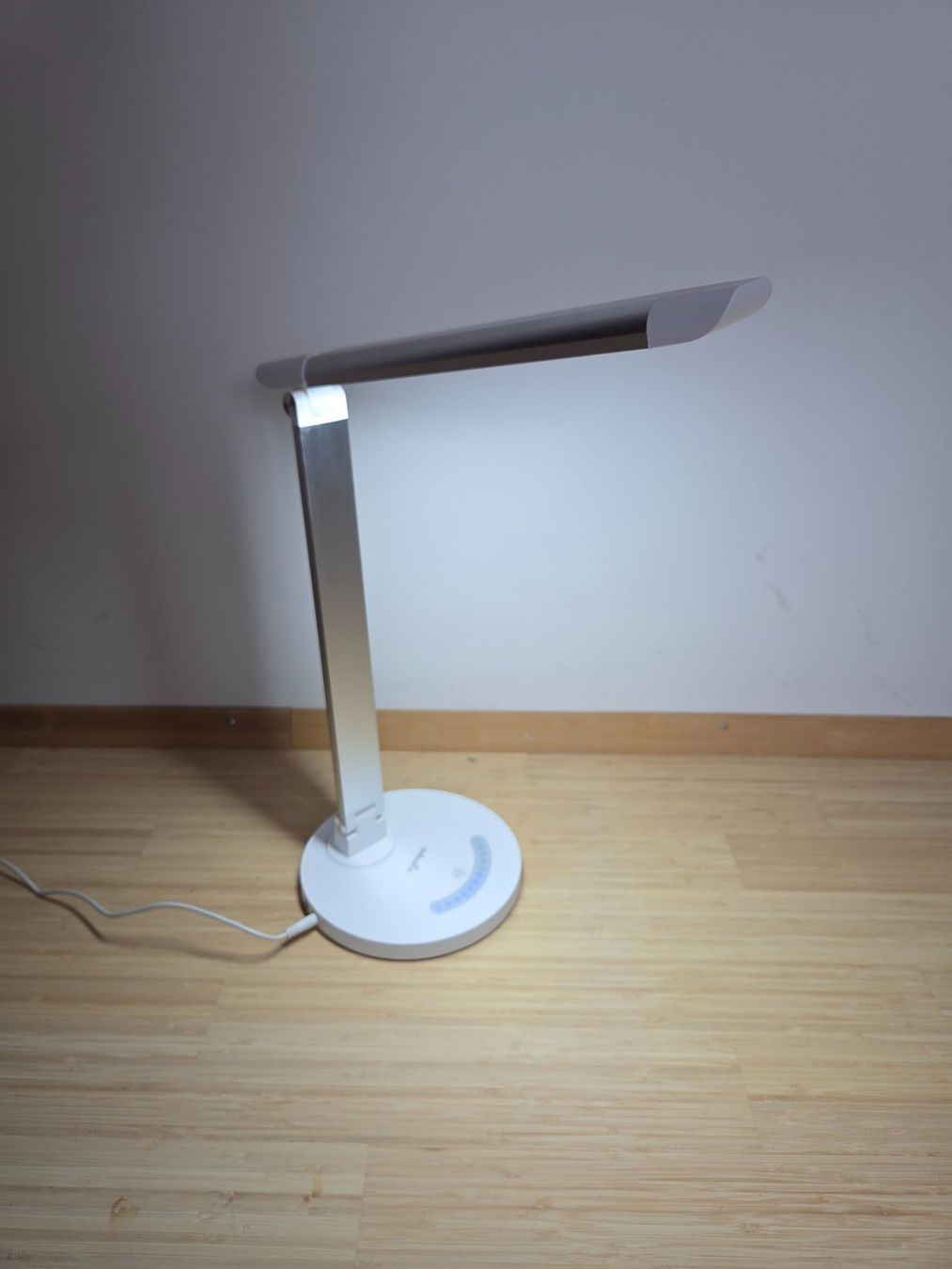 Lampade: Sympa LED Schreibtischlampe Touch Weiss – Usato da Zürich venduto da pat_2frc 2