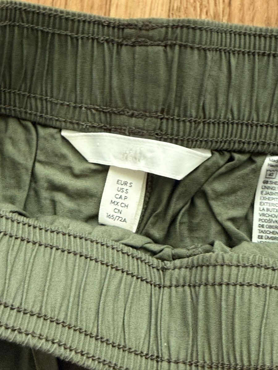 H&M Hosen: Pantalon large H&M – Gebraucht aus Monthey von sen_6ckr 1