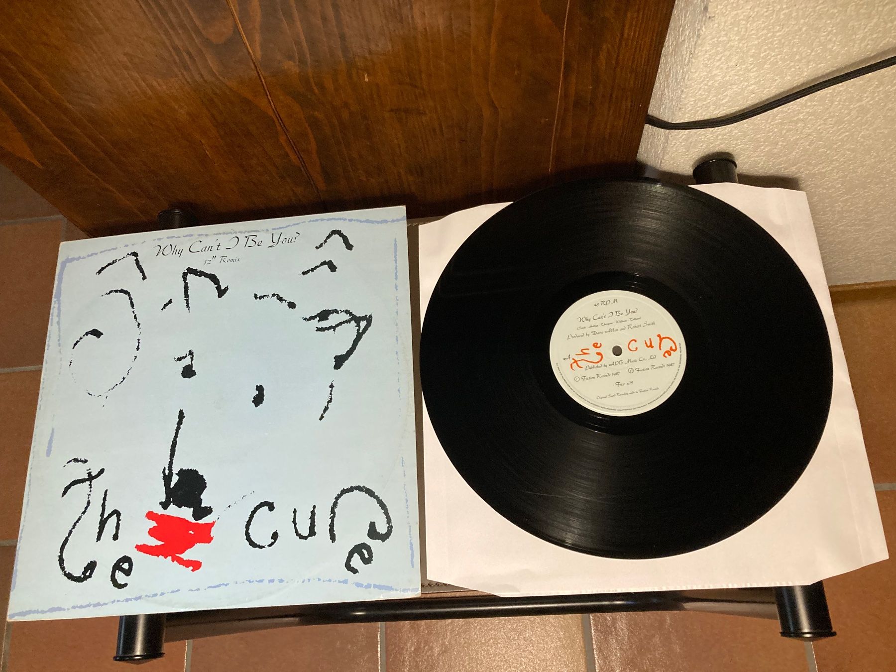 Dischi in vinile: The Cure - Why Can't I Be You?  Remix (12") – Usato da Fribourg venduto da Karushi