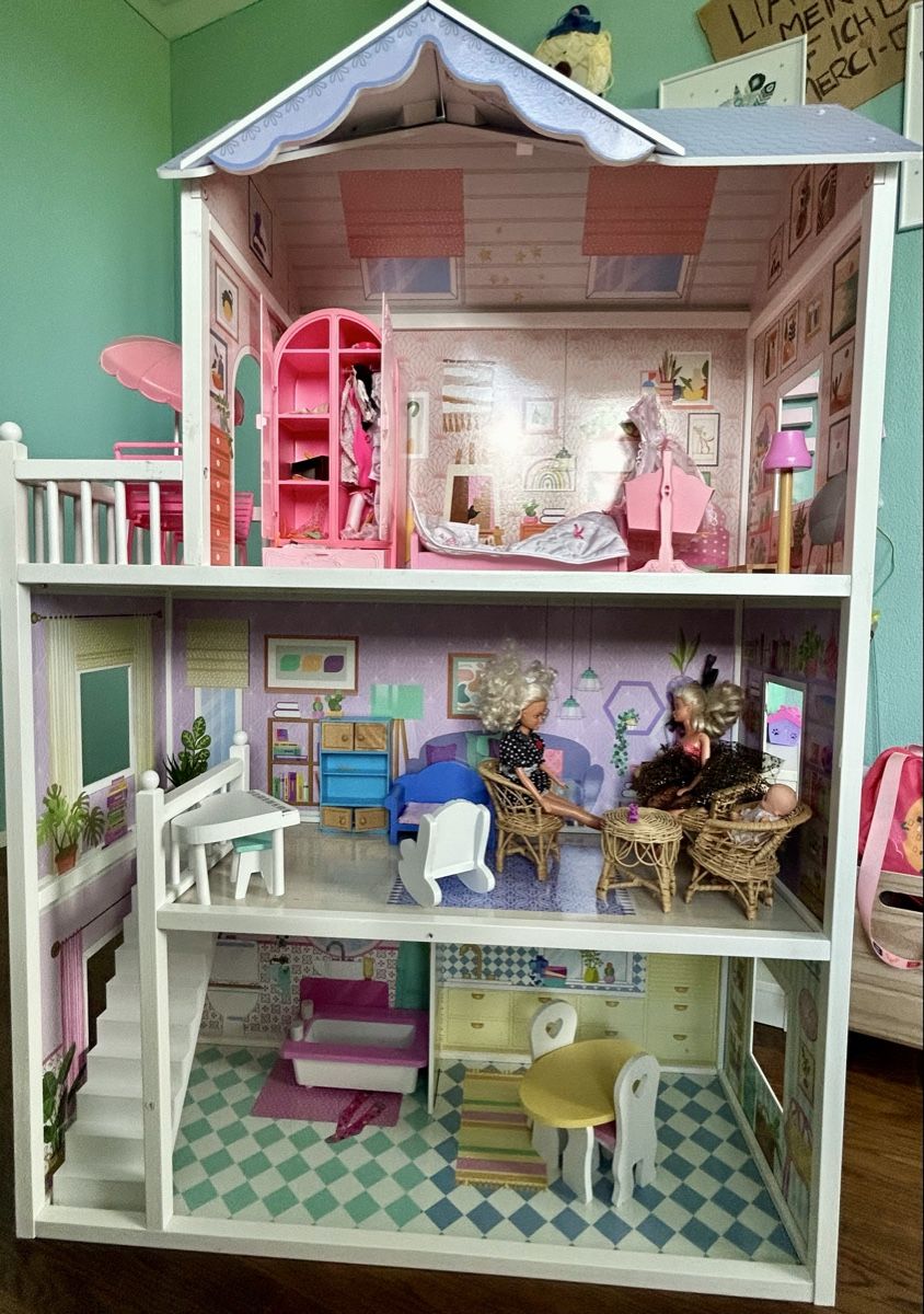 Barbie Case e mobili per bambole: Puppenhaus Barby – Usato da Neuenkirch venduto da Chrissurf