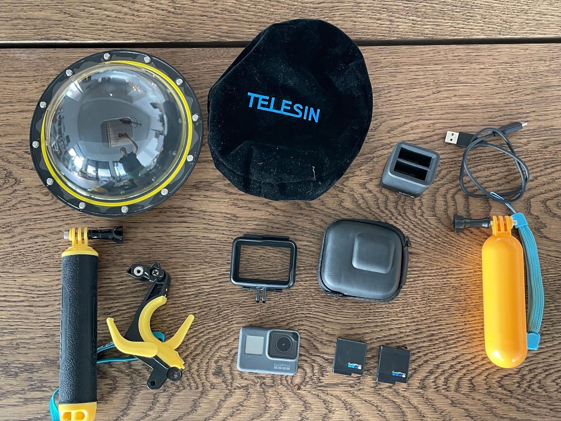 Gopro Action Cam: Go pro hero 5 black with accessories – Usato da Uetikon am See venduto da kar_r6xq