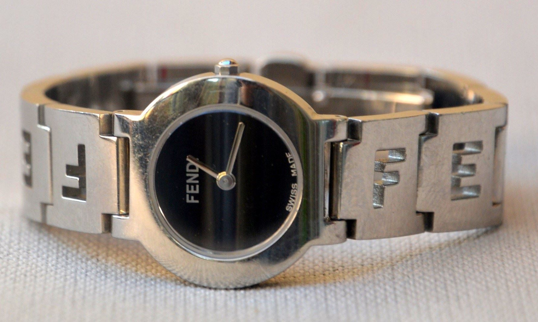 Uhren: Fendi Armbanduhr / Montre – Gebraucht aus Collonges von Auganien 6