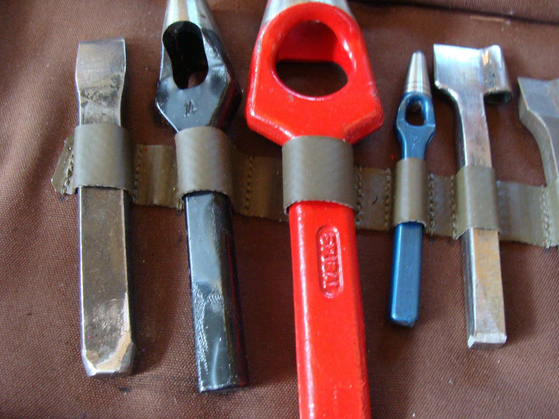 Schweizer Armee Armi bianche: Pour celliers militaires, caisse complette. – Usato da Cuarny venduto da hen_g7hn