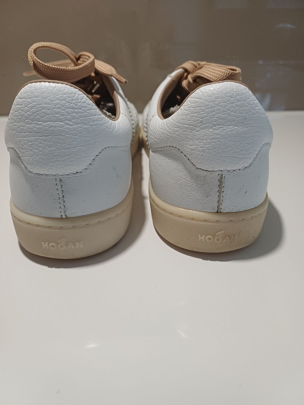 Hogan Damenschuhe: wenig getragene Hogan Sneaker – Gebraucht aus Goldach von Requiliz 4