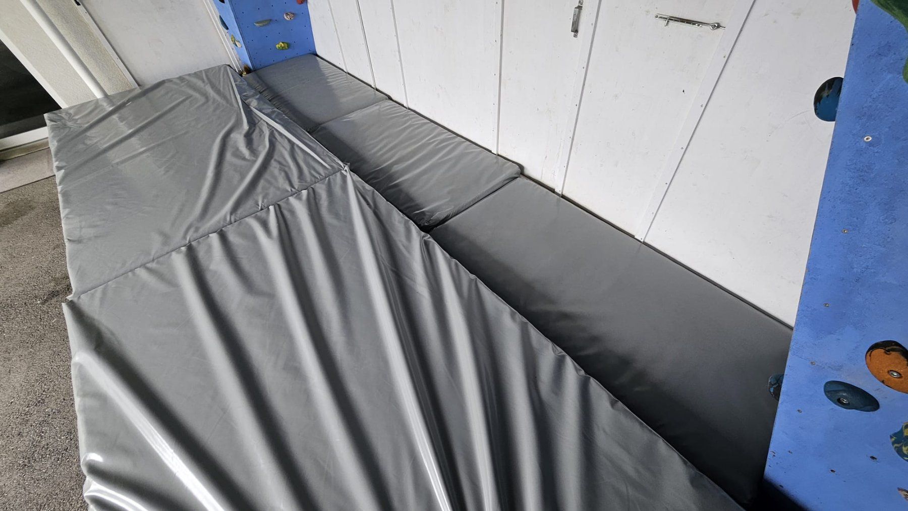 Pareti & prese d'arrampicata: Mur escalade bloc avec prises et matelas – Usato da Alle venduto da jec 3