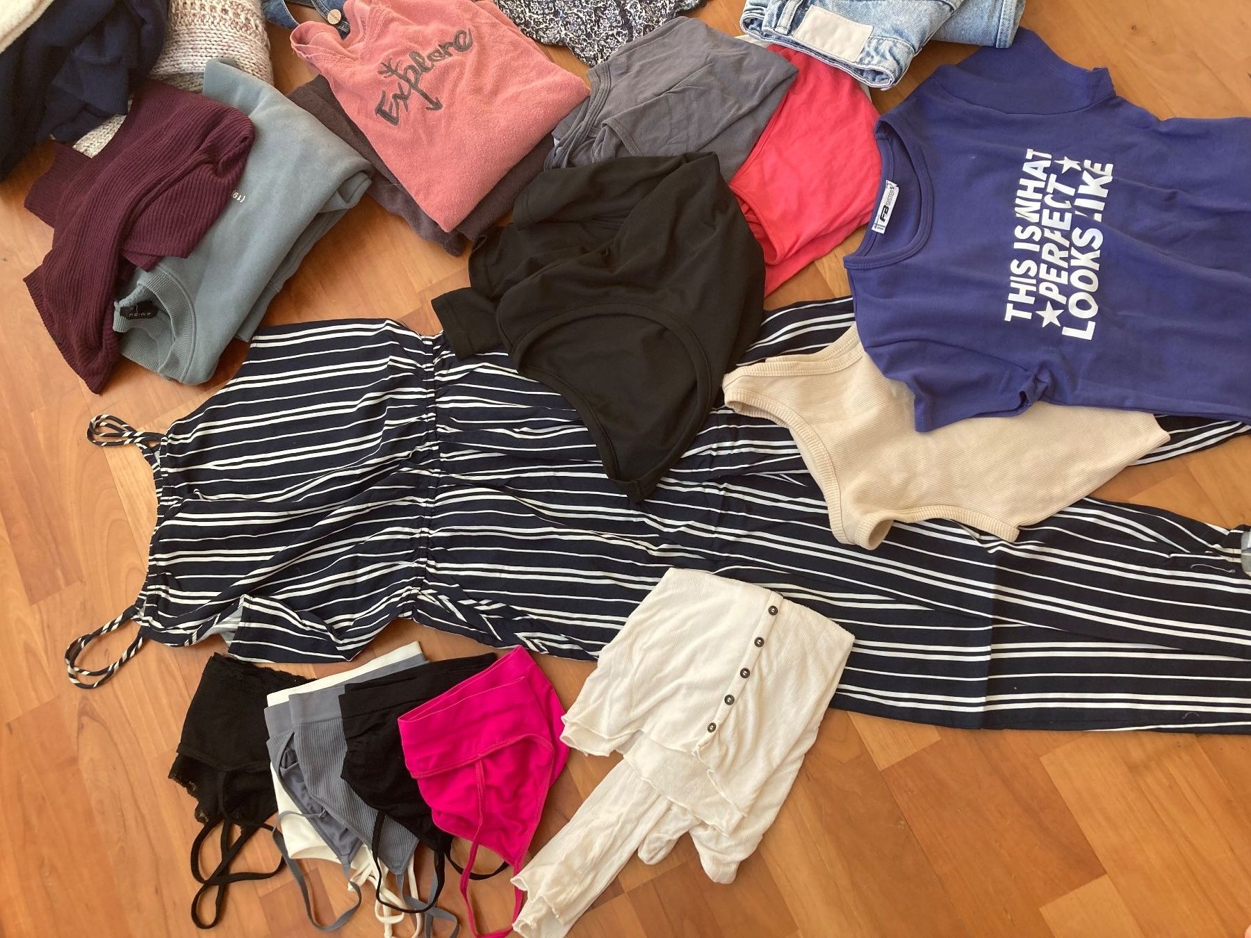 Lotti & Set di vestiti: Kleiderpaket für Mädchen / Teens – Usato da Winterthur venduto da SurfSwiss 4