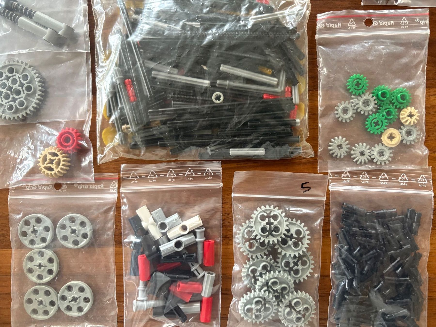 Lego Kit di costruzioni: Lego Technic: Zahnräder und viele weitere Technic Teile – Usato da Schwändi GL venduto da Lego_und_co 2