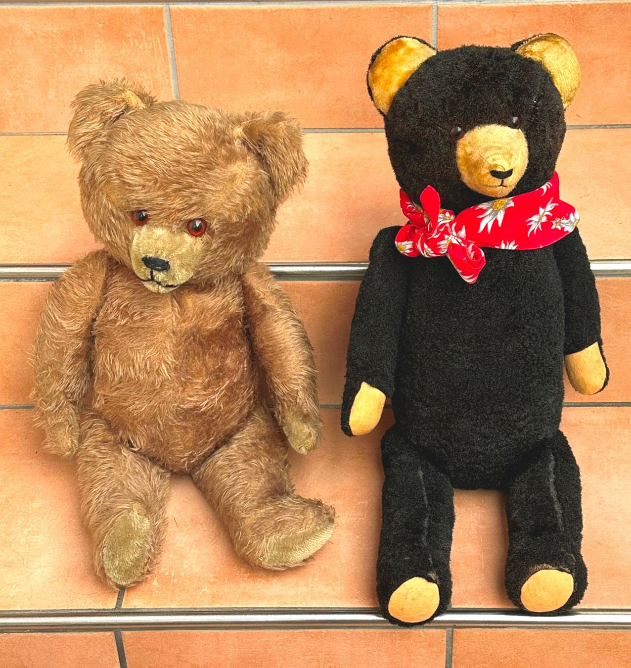 Spielzeuge: 2 alte Teddybären Steiff Hermann Teddy Bären – Gebraucht aus Flüelen von Amazona03
