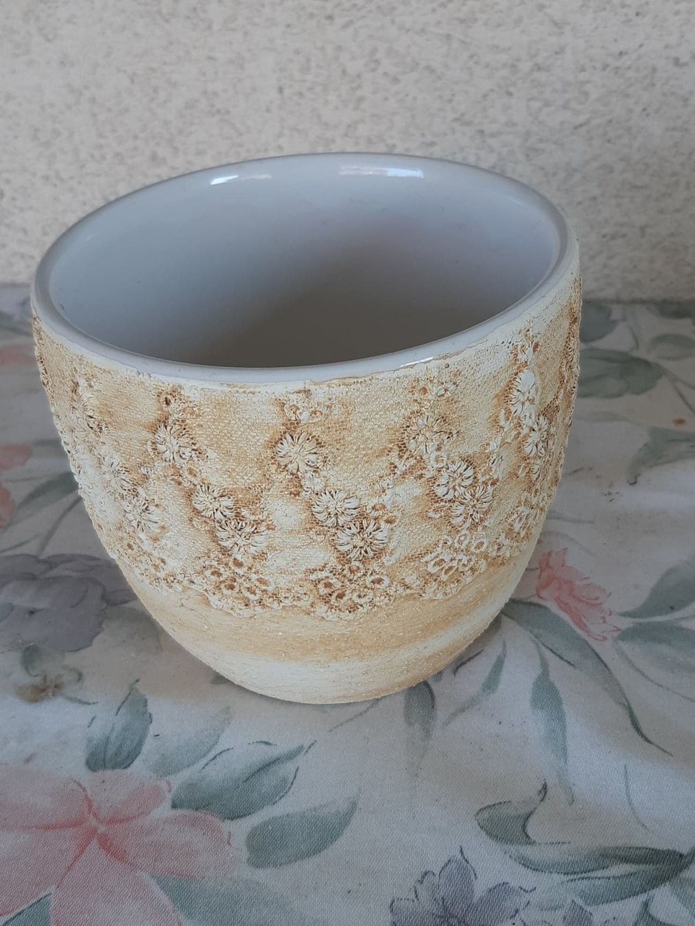 Blumentöpfe: Schöner Blumentopf mit Muster Höhe 11 cm Durchmesser 13 cm – Gebraucht aus Möhlin von dom_96nf 1