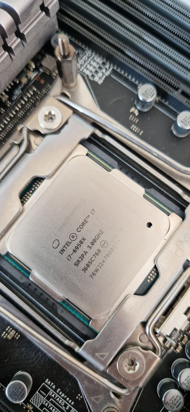 Asus Schede madri: Asus X99 - Deluxe Mainboard mit i7 Intel CPU – Usato da Berneck venduto da bra_66zr 1
