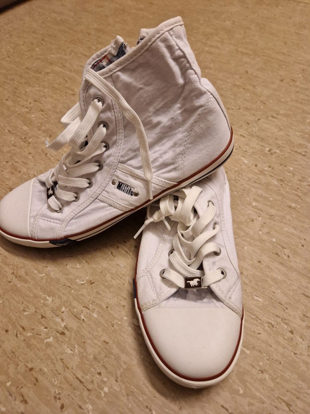 Mustang Scarpe da donna: Mustang mid cut sneakers – Usato da dietikon venduto da kar_l26c