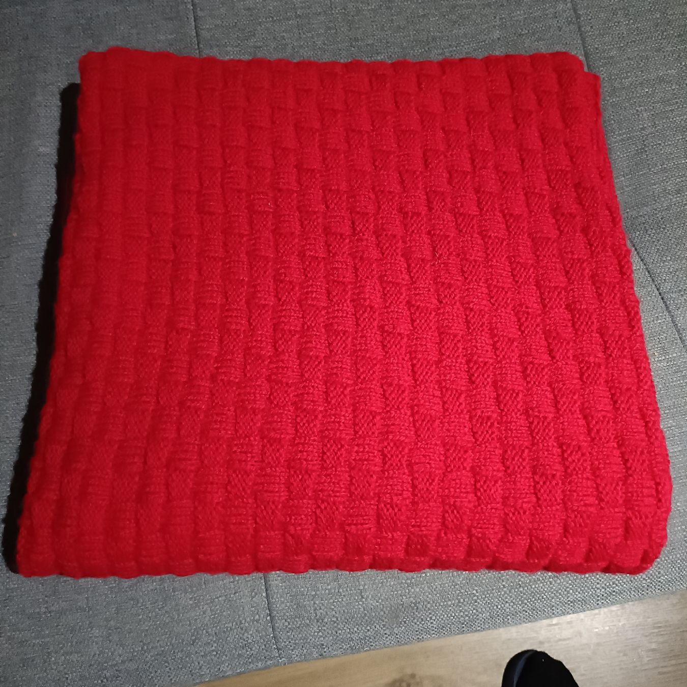 Coperte: Rote Kuscheldecke, Sofadecke, Tagesdecke – Nuovo e nell'imballaggio originale da Langnau i.E venduto da Arco2503
