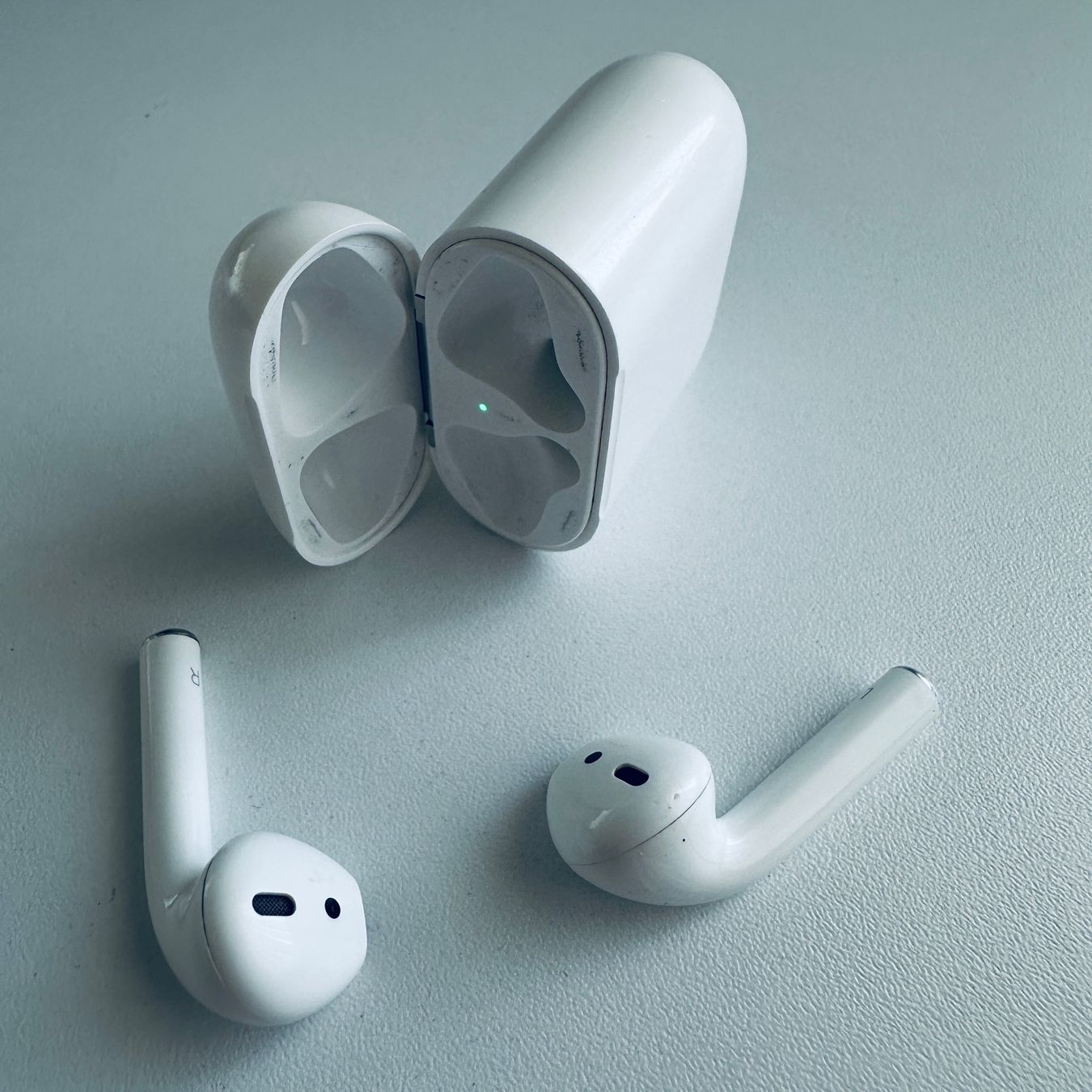 Apple Cuffie: Original Apple AirPods 2 Kopfhörer Wireless Lightning Kabel – Usato da Basel venduto da MY.AIRPODS.SHOP 5