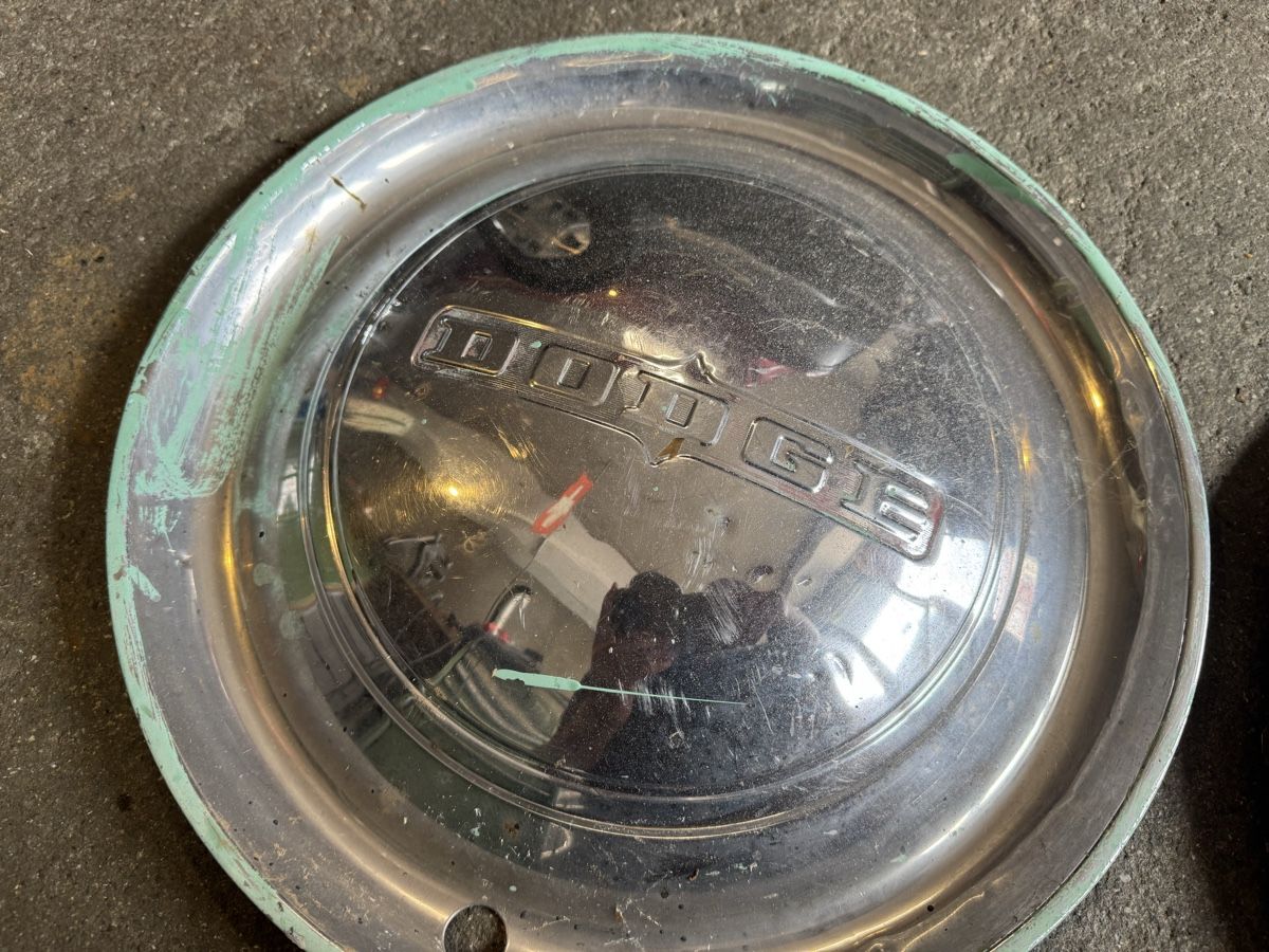 Dodge Tutti pezzi di ricambio auto: Dodge Oldtimer Chrom Radkappen Raddeckel – Usato da Thusis venduto da Radkeil 2