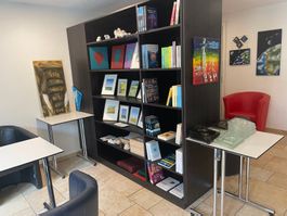 Tannenholz Schrank mit Magnetboard und Verkaufsablagen