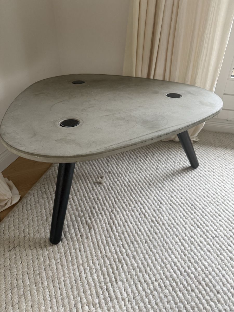 Tavoli: Triangle Concrete Coffee Table – Usato da Richterswil venduto da Ancyk 1