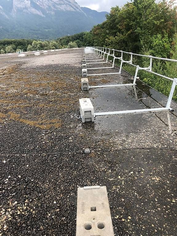Ponteggi: Flachdach - Schutzgeländer – Usato da Rüthi venduto da Pegmata_GmbH 3