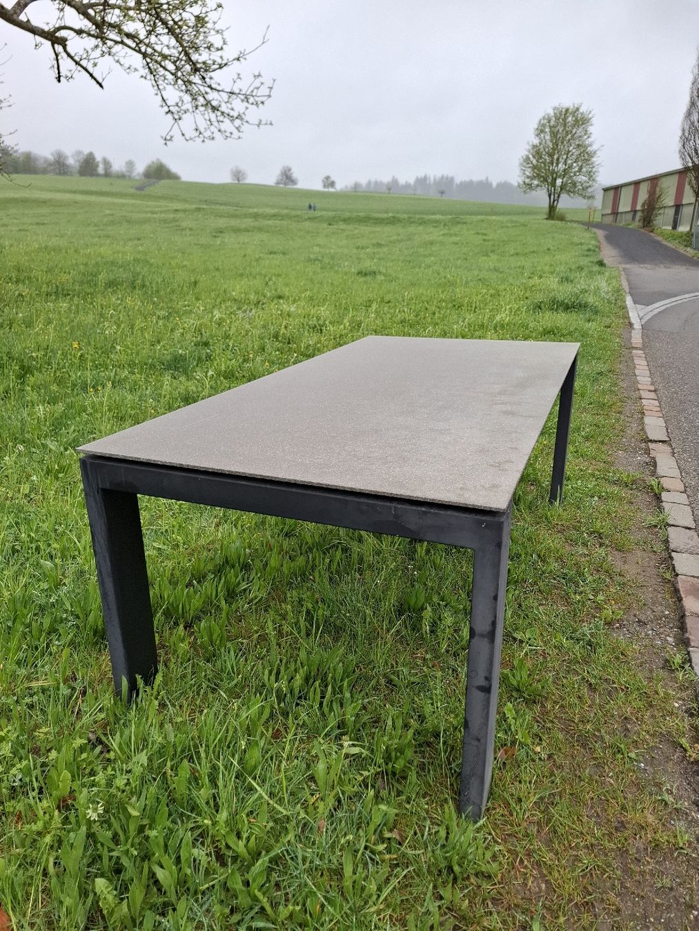 Tavoli: Gartentisch  – Usato da Splügen venduto da bet_rwf8