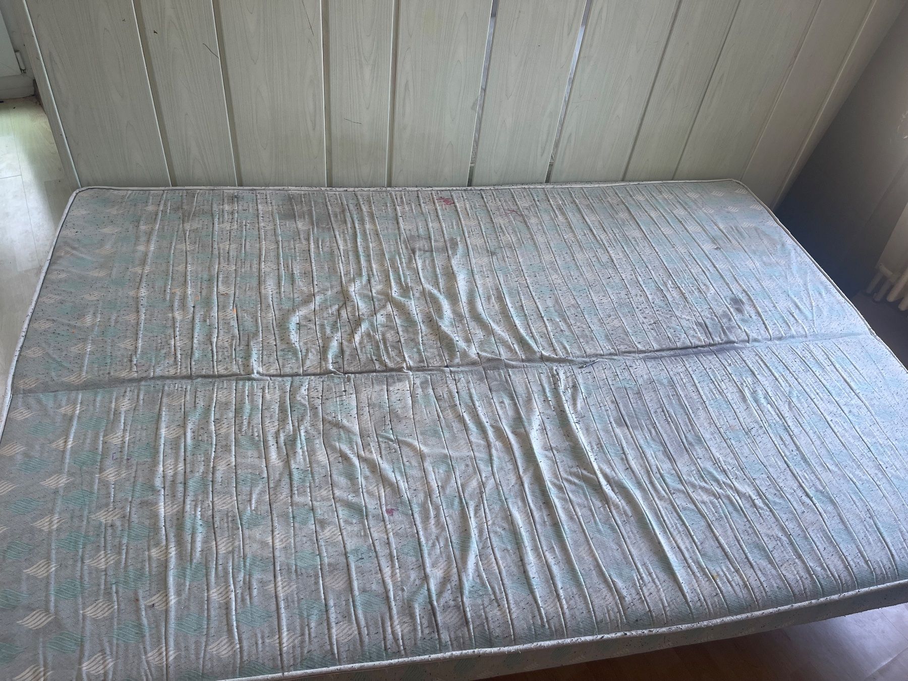 Sofas: Canapé lit – D'occasion à Boncourt par sev_r66z 1