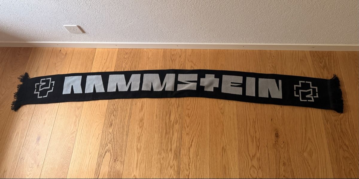 Foulard & Sciarpe: Écharpe Rammstein – Nuovo (secondo la descrizione) da Yverdon-les-Bains venduto da DellanegraJ